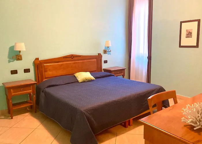 울리세 디럭스 호텔 3*