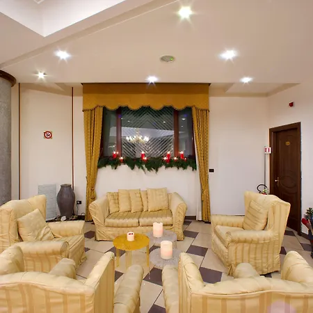 Ulisse Deluxe מלון 3*