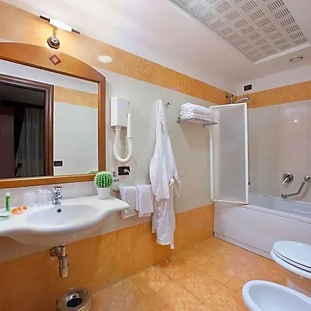 Ulisse Deluxe Hotel 3*